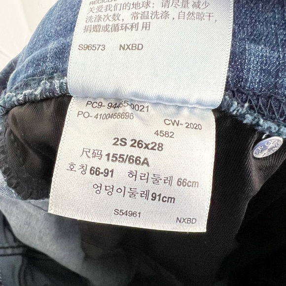 Signature LeviStrauss Gold total shaping pull on skinny jeans women’s size 26x28 - Picture 5 of 6